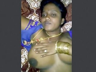 Married Tamil woman sucking cock at night