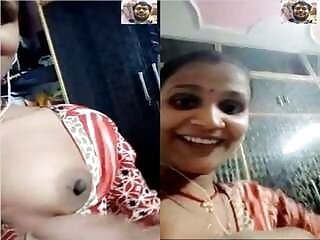 Sexy Desi Bhabhi Shows Her Boobs On Video Call