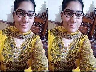 Cute Pakistani Girl for Money Tits and Pussy