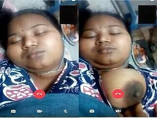 Tamil Bhabhi Shows Her Big Boobs On Video Call