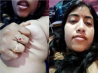 Sexy Bhabhi Showing Boobs