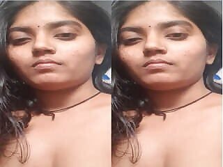Cute Desi indian Girl Shows Boobs Pussy